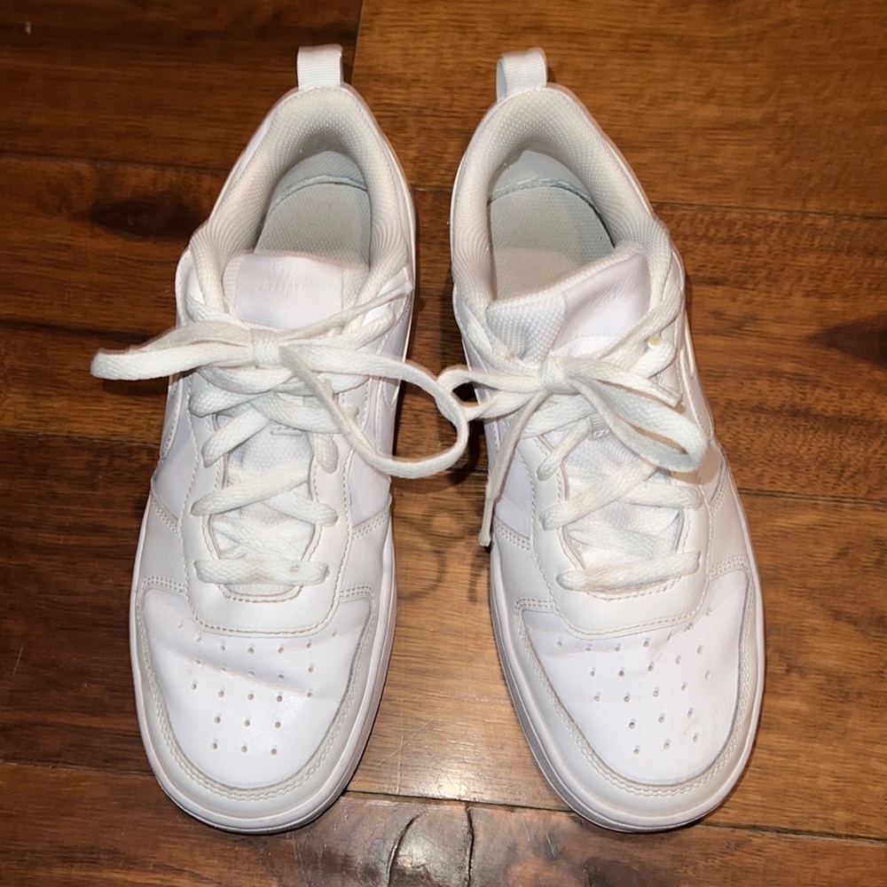 Nike leather low top sneakers.  Size 6Y, EU 38.5.